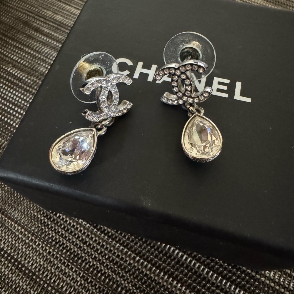 Chanel 2021 Strass CC Drop Earring - Picture 4 of 9